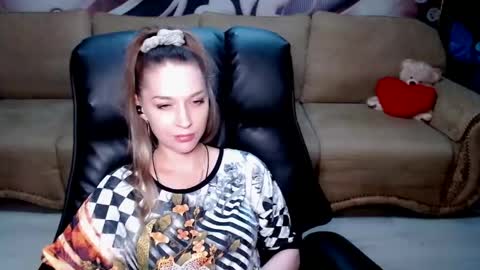 Snapshot of lovellymalina chatting on May 2026 03:51:01 PM private open online show from May 2026 03:51:01 PM