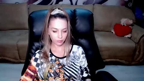 Snapshot of lovellymalina chatting on June 2026 04:33:02 PM private open online show from June 2026 04:33:02 PM