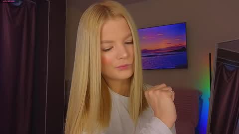 Snapshot of lovely_babyy chatting on April 2026 02:53:01 AM Jenny online show from April 2026 02:53:01 AM