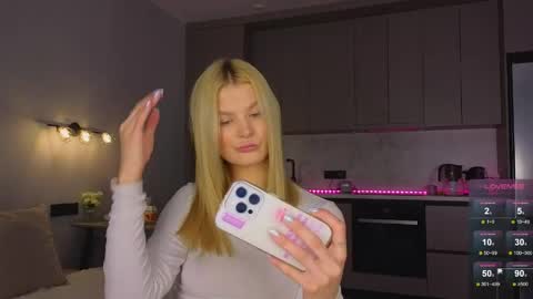 Snapshot of lovely_babyy chatting on May 2026 02:51:02 AM Jenny online show from May 2026 02:51:02 AM