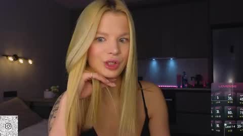 Snapshot of lovely_babyy chatting on May 2026 04:09:02 AM Jenny online show from May 2026 04:09:02 AM