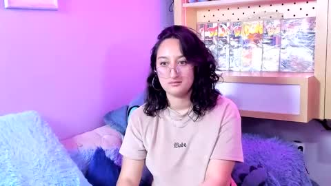 Snapshot of lovely_chloe19 chatting on January 2025 05:33:02 PM Chloe online show from January 2025 05:33:02 PM