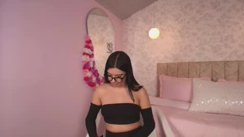 lovely_julls online show from February 2026 05:31:01 PM