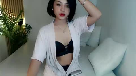 Snapshot of lovely_pearlx chatting on April 2026 04:52:01 PM online show from April 2026 04:52:01 PM