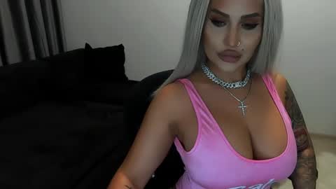 Snapshot of lovelyblondyxxx chatting on July 2026 09:28:02 PM PrAllinXXXa online show from July 2026 09:28:02 PM