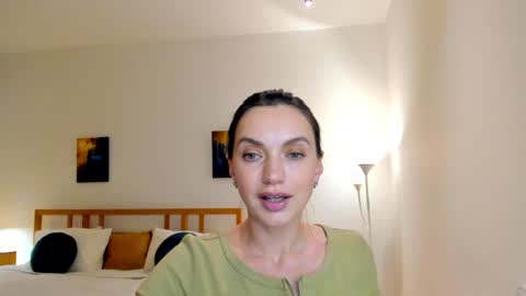 Snapshot of lovelyeemia chatting on December 2024 05:44:01 PM Mia online show from December 2024 05:44:01 PM