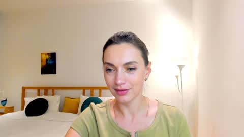 Snapshot of lovelyeemia chatting on December 2024 07:54:02 PM Mia online show from December 2024 07:54:02 PM