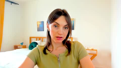 Snapshot of lovelyeemia chatting on December 2024 09:04:01 AM Mia online show from December 2024 09:04:01 AM