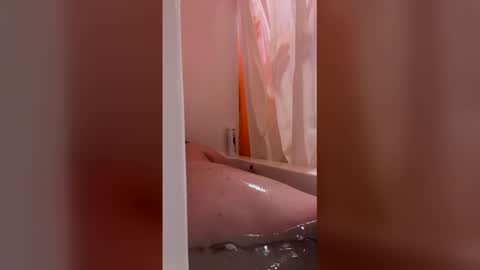 Snapshot of lovelyladyflaccid chatting on April 2026 10:58:01 PM lovelyladyflaccid online show from April 2026 10:58:01 PM