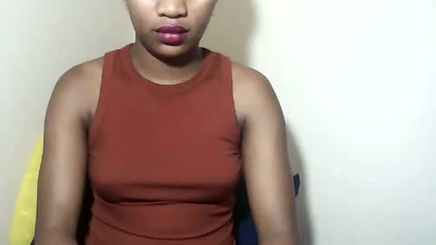 lovelylarra online show from November 2025 06:24:02 PM