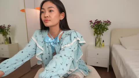 Snapshot of lovelynightt chatting on November 2025 04:11:02 PM kim online show from November 2025 04:11:02 PM