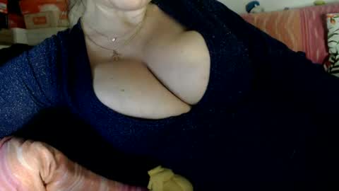 lovelywoman22 online show from February 2025 03:37:01 AM
