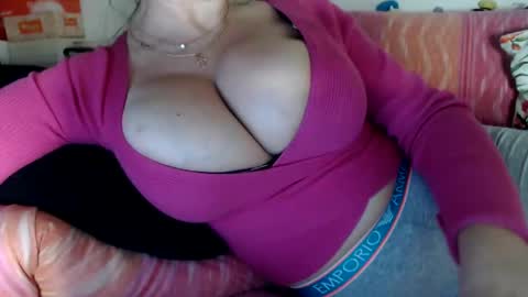 lovelywoman22 online show from February 2025 03:23:01 AM
