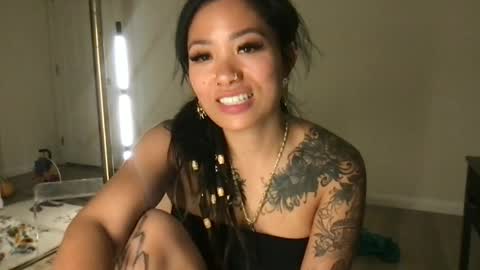 lovelyxmacii online show from July 2026 04:18:02 AM