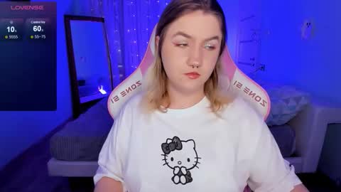 Snapshot of lovelyy_julia chatting on December 2025 08:23:01 AM Julia online show from December 2025 08:23:01 AM