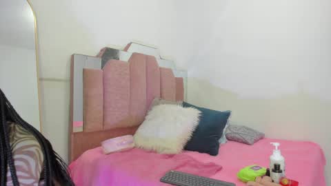 L O V E  online show from January 2025 11:34:01 AM