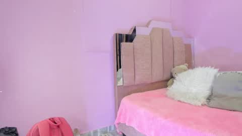 L O V E  online show from September 2025 12:07:02 PM