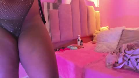 L O V E  online show from November 2025 12:31:02 PM