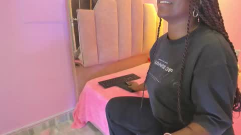 L O V E  online show from November 2025 11:57:02 AM