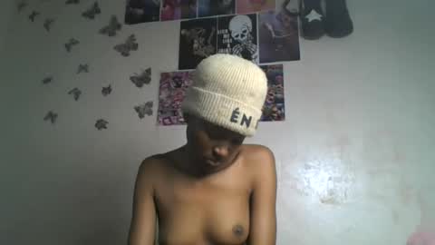 Snapshot of lovers_oncam chatting on June 2026 01:13:01 PM RedJoy online show from June 2026 01:13:01 PM