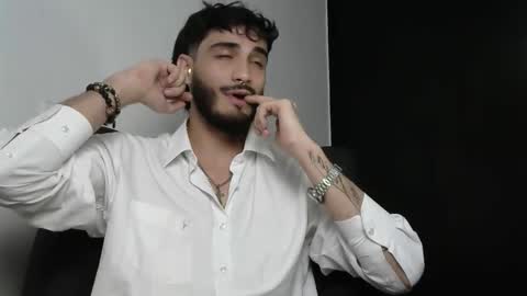 lovexjuxn77 online show from February 2026 07:22:01 PM