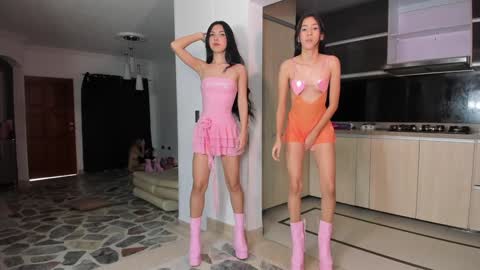 Snapshot of loving_ladies chatting on December 2024 04:04:01 PM Leslie Emily and New girl Sophie online show from December 2024 04:04:01 PM
