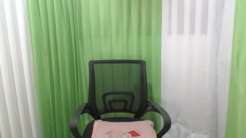 Snapshot of loving_scarlet19 chatting on February 2026 11:00:02 AM Scarlet online show from February 2026 11:00:02 AM