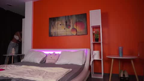 Nora online show from September 2025 03:22:01 AM