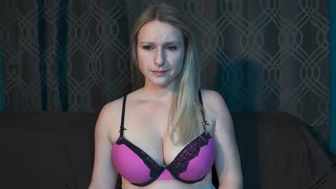 Snapshot of lovingsummer chatting on February 2026 10:58:02 PM Summer online show from February 2026 10:58:02 PM