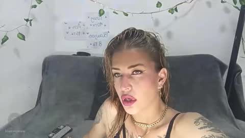 Snapshot of lu_pink chatting on May 2026 12:44:02 PM lu_pink online show from May 2026 12:44:02 PM