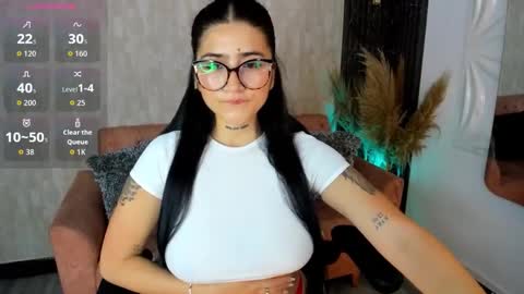 Luana online show from November 2025 12:06:01 PM