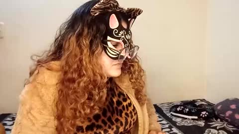 luanapowerful online show from November 2025 01:39:02 AM