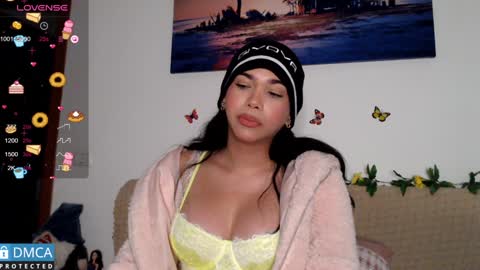 Snapshot of luara_ chatting on January 2025 06:38:01 AM luara_ online show from January 2025 06:38:01 AM