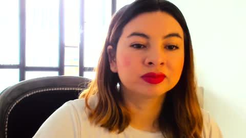 luara__01__lecat_1 online show from November 2025 02:17:02 PM