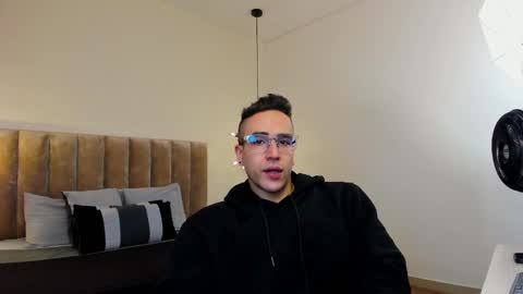 luca_morettii online show from September 2025 12:17:01 PM