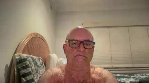 lucas10004 online show from December 2024 12:00:02 PM