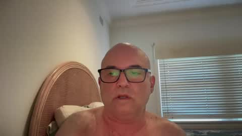 lucas10004 online show from March 2025 05:51:01 AM