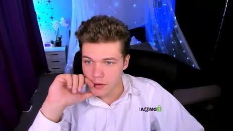 lucas_long_ online show from November 2025 09:53:01 AM