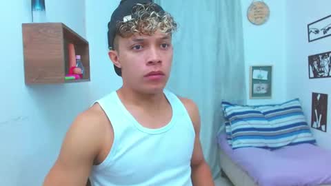 Lucas Luxx online show from October 2025 04:18:01 PM