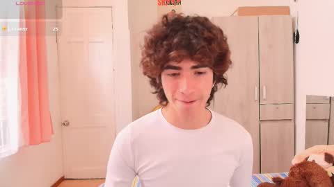 lucas_xo online show from November 2025 03:57:02 PM