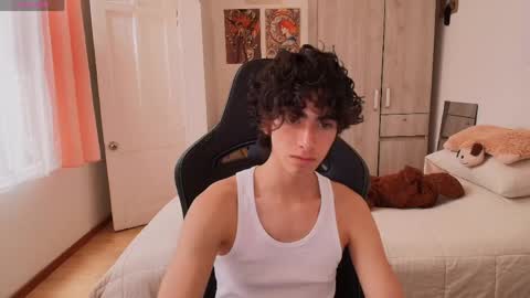 lucas_xo online show from April 2026 07:58:01 PM