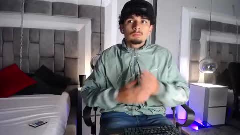 Snapshot of lucasthomson_ chatting on June 2026 03:42:01 AM lucasthomson_ online show from June 2026 03:42:01 AM