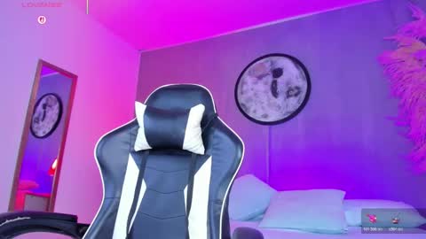 L U C C I A online show from November 2025 02:32:01 AM