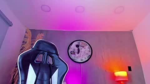 L U C C I A online show from April 2026 02:28:01 AM