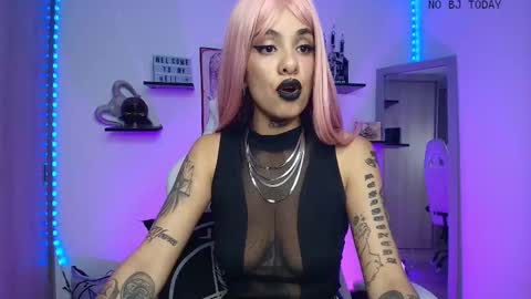 Veronica Rati    online show from October 2025 11:48:02 PM