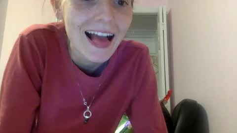 Snapshot of luci_layne chatting on July 2026 06:47:01 PM Luci Layne online show from July 2026 06:47:01 PM