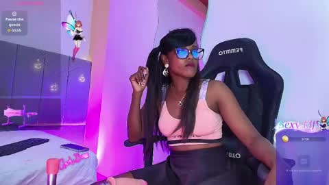 lucia01m online show from May 2026 07:23:02 PM