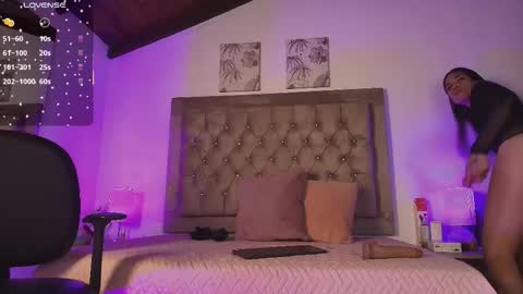 Lucia online show from November 2025 10:42:01 PM