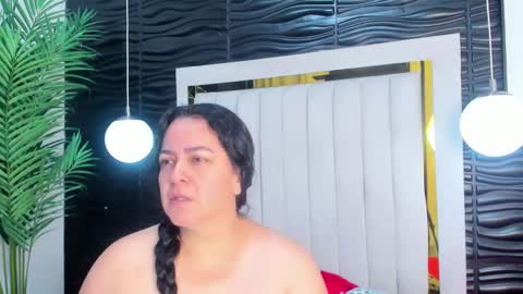 Lucia Vonne online show from March 2025 11:00:02 AM