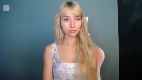 Snapshot of luciacam20 chatting on June 2026 07:02:02 AM Lucy online show from June 2026 07:02:02 AM